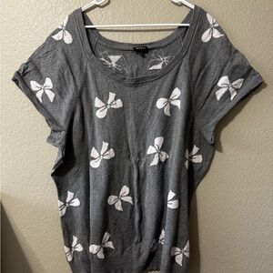 Torrid Gray SweaterTop with White Bow Patterns